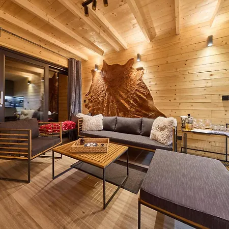 Luxe Timber & Pet Retreat By Interhome