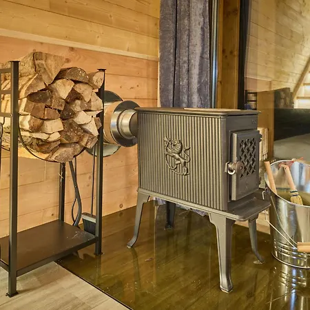 Luxe Timber & Pet Retreat By Interhome