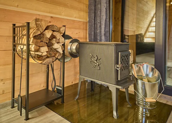 Luxe Timber & Pet Retreat By Interhome