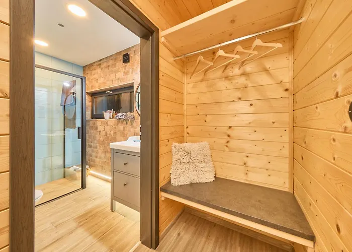 Luxe Timber & Pet Retreat By Interhome Chalet