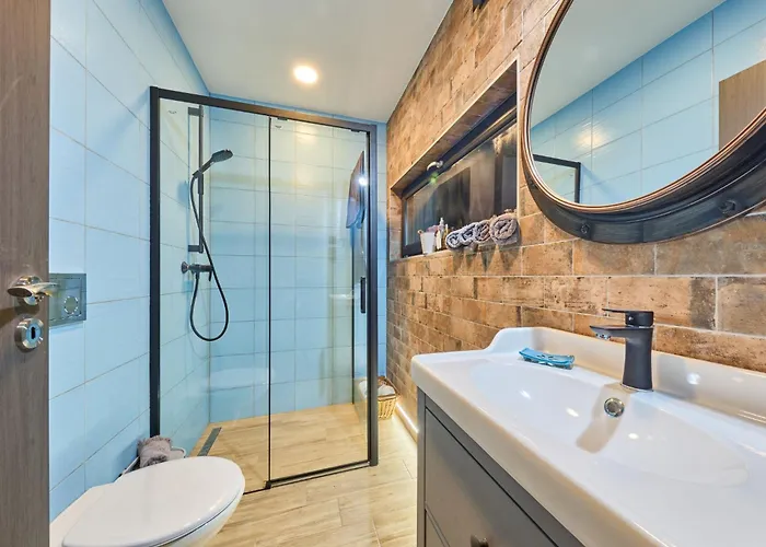 Luxe Timber & Pet Retreat By Interhome *